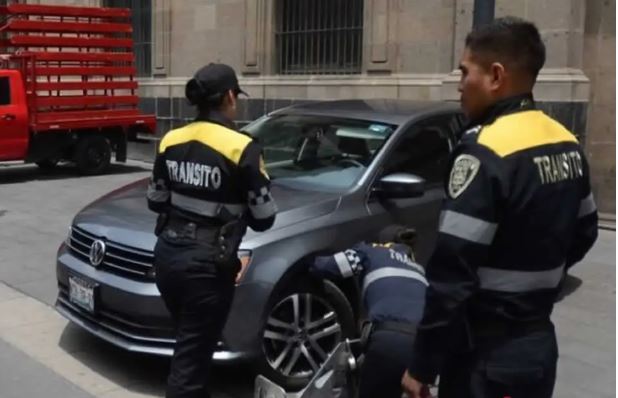 Multa por estacionarse en lugar prohibido en Culiacán